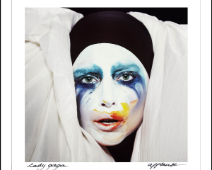 Lady-Gaga-Applause